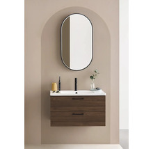 Modern badrumsmöbel med tvättställsskåp, tvättställ, armatur och spegel