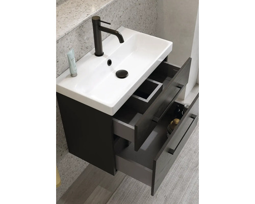 Tvättställ med två öppna lådor och armatur