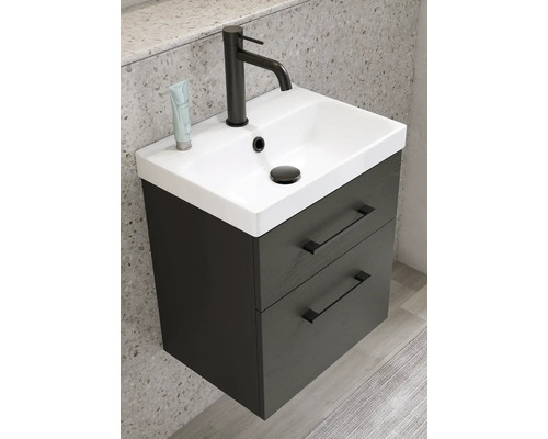 Tvättställ med underskåp och två lådor i badrummet