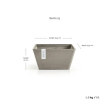 Ecopots Berlin 25 planteringskärl med måtten 25,5 gånger 25,5 gånger 13 centimeter, volym 6 liter och vikt 0,8 kilogram.