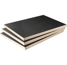 Stapel med filmbelagda plywoodskivor för användning inom byggindustrin