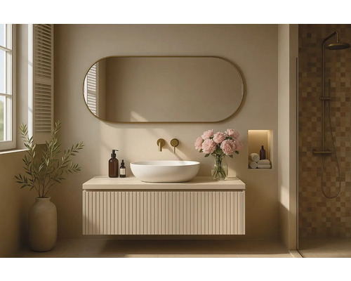 Badrum med handfat, spegel och dusch