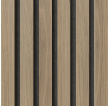 Träpanel med lamellstruktur