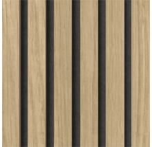 Träpanel med akustiska remsor