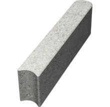 Kantsten av betong med rundade kanter