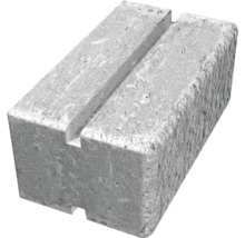 Grå betonggräskantsten med spår