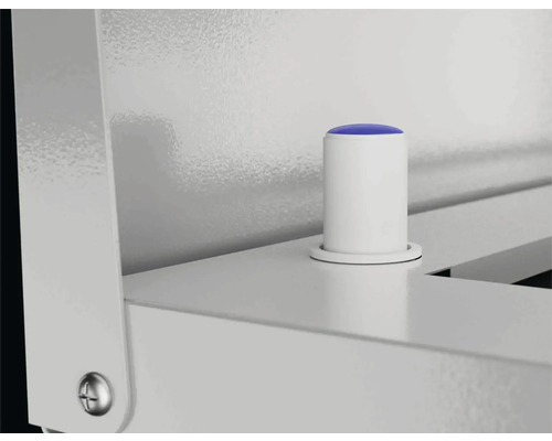 Detaljvy av en metallmöbel med låsmekanism