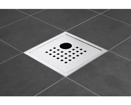 Fyrkantigt golvbrunn i metall på kakel