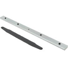 Silverfärgad magnetlist i metall med fem runda magneter och en svart metallplatta.