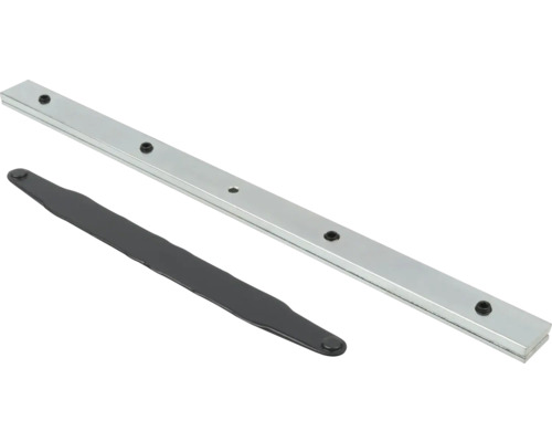 Silverfärgad magnetlist i metall med fem runda magneter och en svart metallplatta.