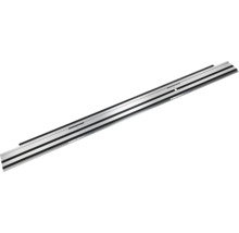 Silverfärgad styrskena av aluminium med svarta glidremsor för precisa snitt.