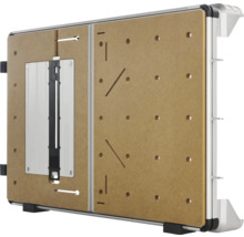 Maskinbord med perforerad arbetsyta av trä och integrerad monteringsplatta för stationära elverktyg.