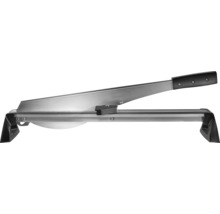 Laminat- och vinylskärare i metall med lång hävarm och svart plasthandtag.