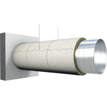 Isolerat ventilationsrör fäst på en vägg