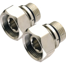 Två mässingsskruvkopplingar med gänga