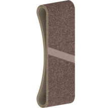 Detaljvy av en brun dörrmatta med räfflad struktur och förstärkning