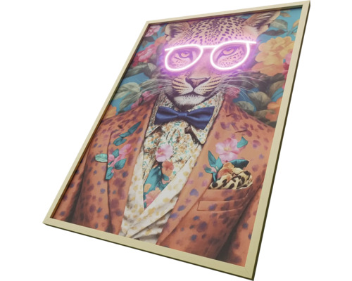 Inramad bild av en leopard med glasögon, fluga och kavaj