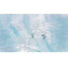 Undervattensvy av en bubbelpool med jetstrålar