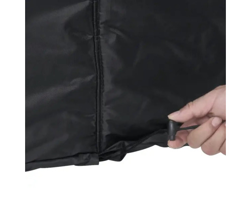 Närbild av ett svart skyddsfodral med åtdragbar dragsko