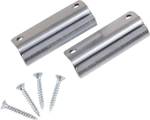 Två rörklammer i metall med fyra skruvar