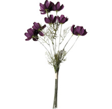 Konstgjord blombukett med lila rosenskära och gröna stjälkar.