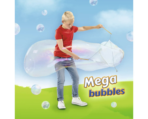 Pojke gör gigantiska såpbubblor med en såpbubbelstav