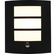 Fyrkantig utomhuslampa med tre ljusfält och rörelsedetektor