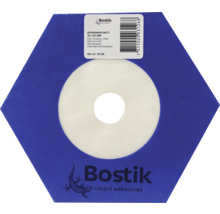 Blå och vit sexkantig Bostik rörmanschett för rör med diameter 32 till 55 millimeter.