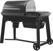 Traeger träpelletsgrill med digital kontrollpanel, robust metallram, hjul och handtag på locket.