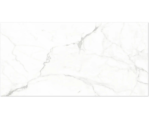 Kakel i marmorlook med grå ådring.