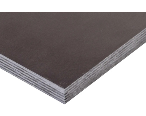 Formplywood med slät yta och synliga träskikt på kanten.