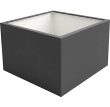 Kvadratisk vägglampa i kubform av metall i antracit.