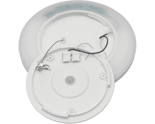 Baksida av en rund LED-taklampa i vit plast med monteringsplatta och synliga kablar.