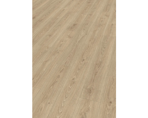 Laminatgolv i ekdekor med naturlig träådring och kvistar, lagt som plankgolv.