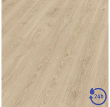 Laminatgolv med träutseende, ådring och kvistar, med symbol för 24 timmars vattentålighet.