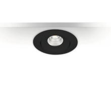 Rund infälld LED-spotlight i svart, monterad i taket.
