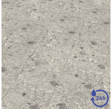 Golvbeläggning i stenlook med terrazzomönster i grå toner och symbol för tjugofyra timmars vattenskydd.