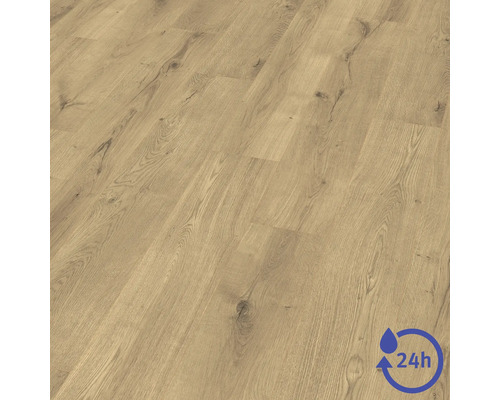 Laminatgolv med trämönster, vattentåligt i 24 timmar.