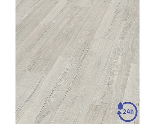 Laminatgolv i trädekor med en vattenbeständighet på 24 timmar.