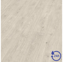 Laminatgolv i ljus trälook med synlig ådring och symbol för 24 timmars vattenskydd.