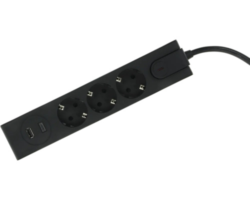 Svart grenuttag med 3 uttag, USB-A- och USB-C-portar samt strömbrytare.