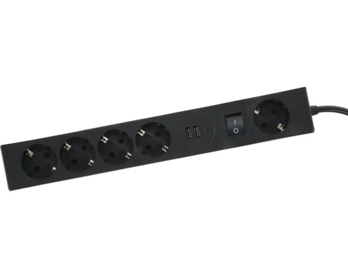 Svart grenuttag med fem uttag, två USB-A-portar, en USB-C-port och en strömbrytare.