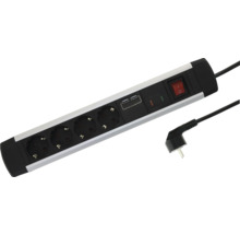 Grenuttag med 4 uttag, 2 USB-portar, strömbrytare och vinklad stickpropp i svart och silver.