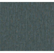 Strukturerad non-woven tapet med vertikalt mönster och metalliska accenter.