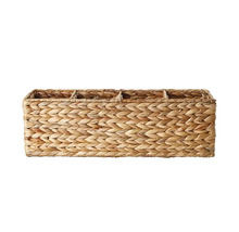 Rektangulär förvaringskorg av flätad vattenhyacint med fyra fack för organisering.