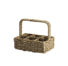 Flaskkorg i flätat naturmaterial med sex fack och ett bärhandtag.