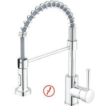 Köksblandare i krom med flexibel pip, spiralfjäder och utdragbar diskdusch, lämplig för lågtryck.