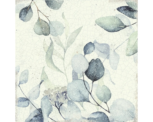 Väggplatta med botaniskt mönster av eukalyptusblad och vintage krackeleringseffekt i gröna och grå toner.