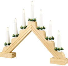 Adventsljusstake LED i ljust trä med sju vita ljus och konstgjord grankvistdekor.