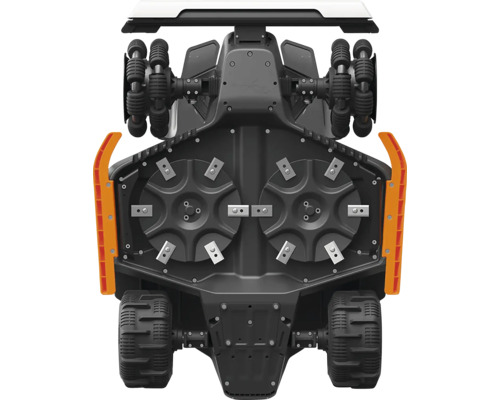 Undersida av en robotgräsklippare med två klippdiskar, knivar och mönstrade drivhjul.